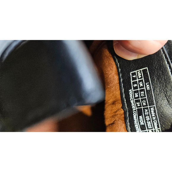 Used in very good condition Vionic 7-7.5 Black Lace Up Leather Lani Combat Boot - Picture 5 of 5